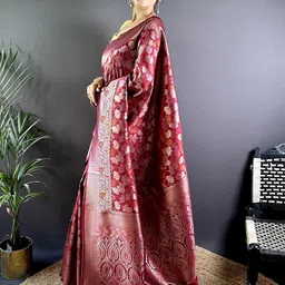 DIVASTRI Ethnic Motifs Zari Saree image 2