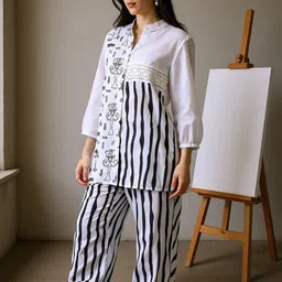 QISSA Striped Mandarin Collar Straight Kurti With Trousers image 3