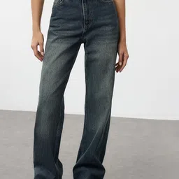 Trendyol Women Mildly Distressed Light Fade Jeans-picture-17