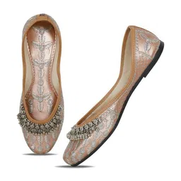 SZN Women Embellished Party Mojaris Flats image 4