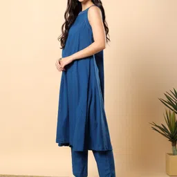 here&now Blue Cotton Flex Solid & Hand Embroidery Work Kurta With Trousers Set image 4