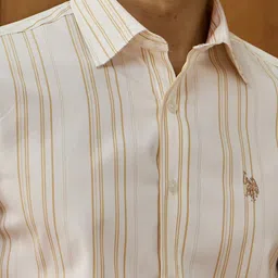 U.S. Polo Assn. Men Tailored Fit Vertical Striped Pure Cotton Poplin Varsity Casual Shirt image 2