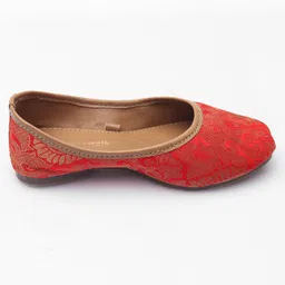 Cute Walk by Babyhug Slip On Embroidered Mojaris - Red image 3