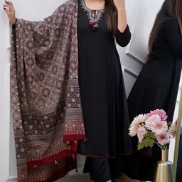 Divyadham Textiles Women Ethnic Motifs Embroidered Regular Thread Work Chanderi Silk Kurta with Palazzos & image 5