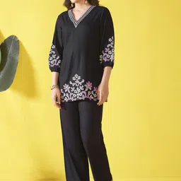 Anouk Black V-Neck Embroidered Liva Top With Trousers image 5