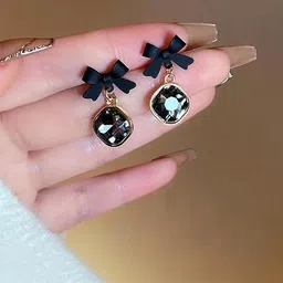 Eyes Blings Black Earrings-picture-37