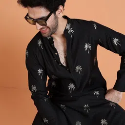 KISAH Men Floral Printed Regular Kurta with Trousers image 4