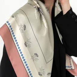 Sarisp Women Printed Scarf image 5