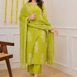 SSART Women Floral Printed Regular Mirror Work Kurta with Trousers & With Dupatta image 3