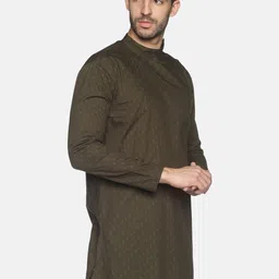 SHOWOFFFF Men Geometric Printed Kurta image 5
