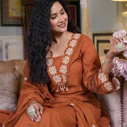 MARIONETTEFASHION Floral Embroidered Thread Work Pure Cotton Kurta With Palazzos & Dupatta image 2