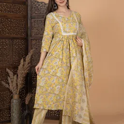 MEERA FAB Floral Printed Pure Cotton Kurta With Trousers & Dupatta image 2