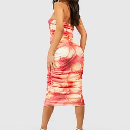 Boohoo Petite Floral Print Ruched Bandeau Midi Dress image 2