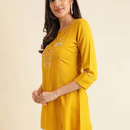 Sangria Floral Embroidered Kurti image 2