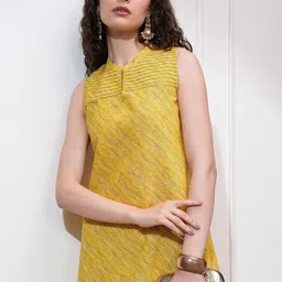 Vishudh Women Printed Mandarin Collar Kurta image 3