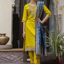 VredeVogel Floral Yoke Design Thread Work Straight Kurta With Trousers & Dupatta-picture-19