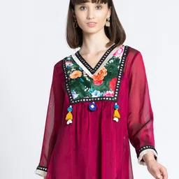 SHAYE Floral Printed V-Neck Mirror Work Tasseled Three-Quarter Sleeves Ethnic Top-picture-20