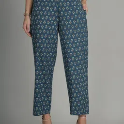 ETRAANA Women Printed Regular Pure Cotton Kurta with Trousers & With Dupatta image 5