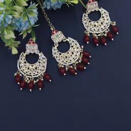 Women Click Gold-Plated Kundan-Studded Jewellery Set image 4