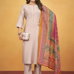 MINGORA Women Regular Kurti with Trousers & With Dupatta image 5