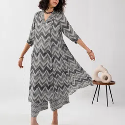 BAESD Chevron Printed Panelled V-Neck A-Line Kurta With Palazzos image 2