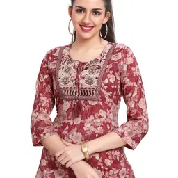 GREAT OUTFITS Floral Printed Thread Work Pure Cotton Thread Work Straight Kurti image 3