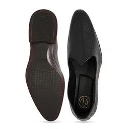 NR By Nidhi Rathi Men Mojaris image 4