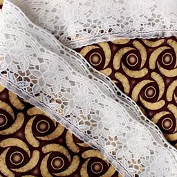 Stylista Brown & Beige Printed Waterproof Round Round 8 Seater Table Cover image 3