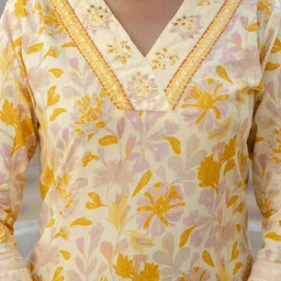 Kohsh Women Floral Printed Sequinned Pure Cotton Kurta with Trousers & Dupatta image 4