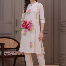 OH MI DIOS Floral Embroidered Thread Work Pure Cotton Kurta With Trousers-picture-12