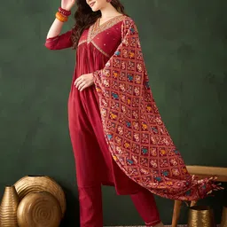 Sangria Patola Printed Dupatta image 5