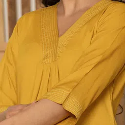 Fabmoha Women Pleated Thread Work Pure Cotton Kurta with Trousers image 4