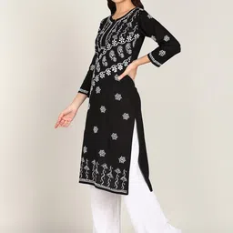 VAHSON Ethnic Motifs Embroidered Pure Cotton Chikankari Kurta image 3