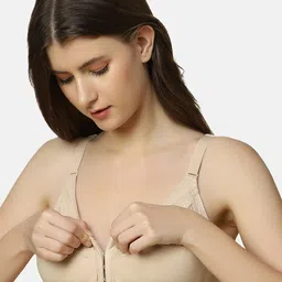 Triumph Form & Beauty 115 Front-Open Non Padded Wireless Classic Bra image 3