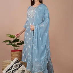 Kesarya Ethnic Motifs Embroidered Block Print Sequinned Kurta with Trousers & Dupatta image 3