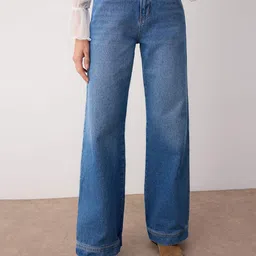 Trendyol Women Straight Fit Mid-Rise Light Fade Jeans-picture-47