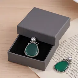 MODE & MINIMAL Teardrop Shaped Drop Earrings image 5