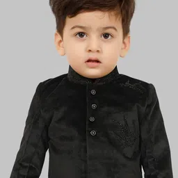 Little Desi Boys Ethnic Motifs Embroidered Regular Thread Work Velvet Kurta with Pyjamas image 4