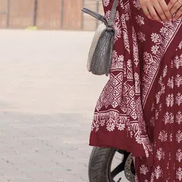 KALINI Floral Silk Blend Bagru Saree image 4