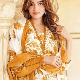 THE FAB FACTORY Women Floral Printed Regular Kurta with Trousers & With Dupatta image 3