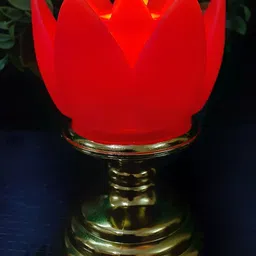 Afterstitch Gold-Toned Lotus Shaped Candle image 5