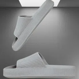 traqon Men Flip Flops image 1