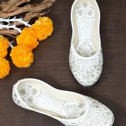 Anouk Women Ethnic Embroidered Mojaris Flats-picture-28