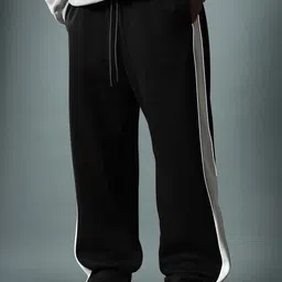 JUMPCUTS Men Baggy-Fit Joggers image 4