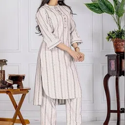 SHISHKALA Women Printed Regular Kurta with Trousers image 2