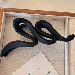 DIVASTRI Women Wave Design Claw Clip-picture-40