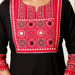 SHRIZA Floral Yoke Design Gotta Patti Pure Cotton Kurta With Trousers & Dupatta image 3