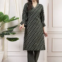 Nayam By Lakshita Floral Printed Straight Kurta with Trousers-picture-28
