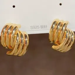 AKISON JEWELS Gold-Plated Studs Earrings image 3