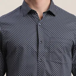 Turtle Men Standard Fit Spread Collar Micro Ditsy Printed Cotton Casual Shirt image 2